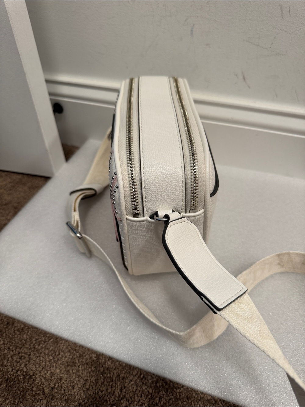 Karl Lagerfeld storefront boutique appliqué crossbody bag NWOT - Picture 2 of 8